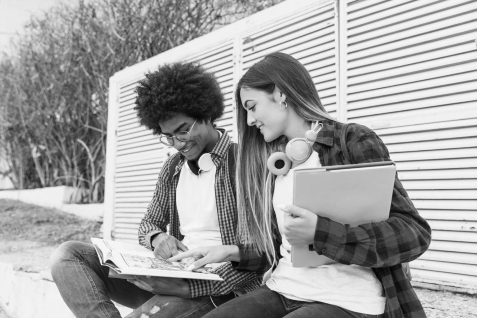 Professionelle Finanzberatung im modernen Büroumfeld